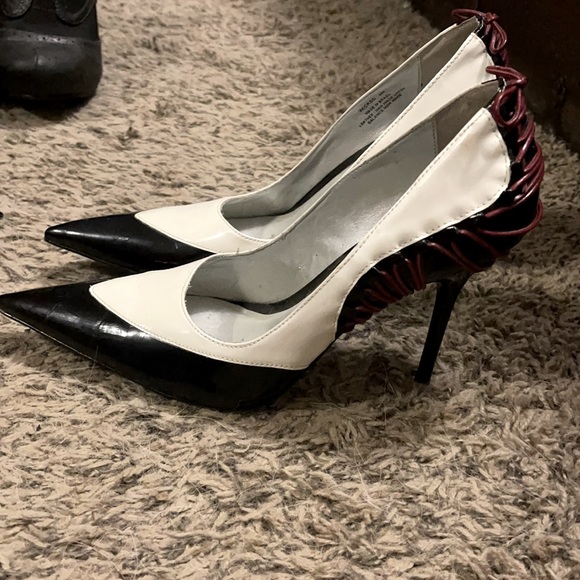 Carlos Santana’s “wicked” 3inch heels size 8 - Picture 2 of 8